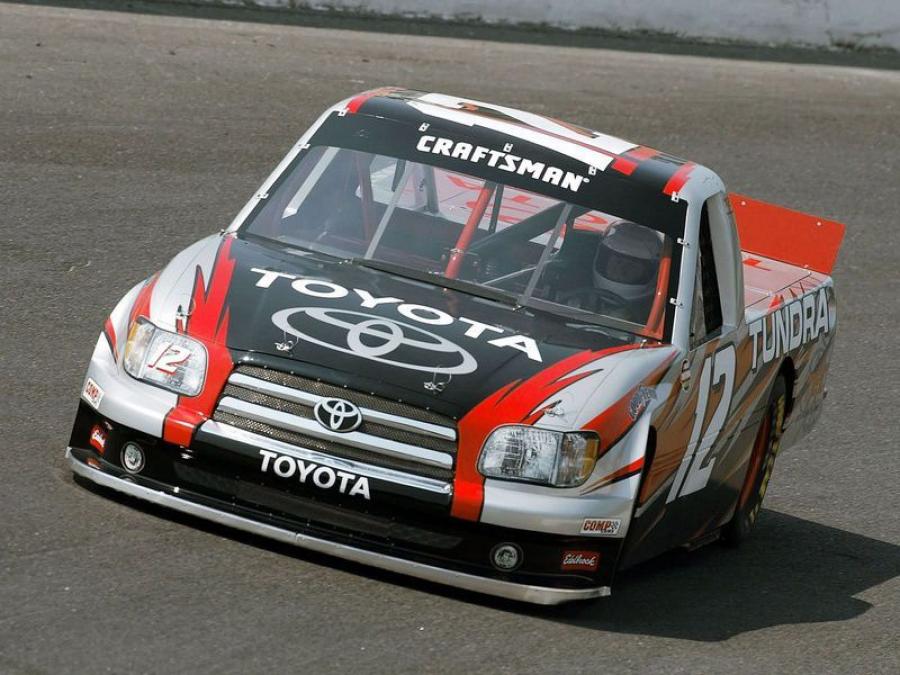  Toyota Tundra NASCAR Craftsman Series Truck by TRD 2004 года  (фото 4 из 12)
